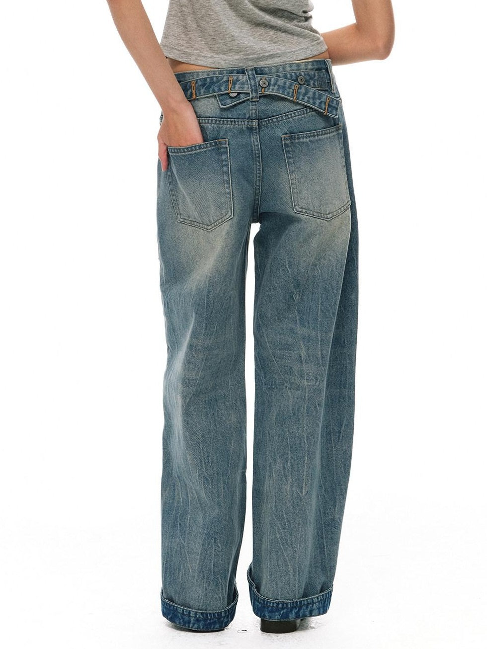 Country Moment Distressed Multi Pocket Mid Rise Women Washed Denim Straight Leg Jeans