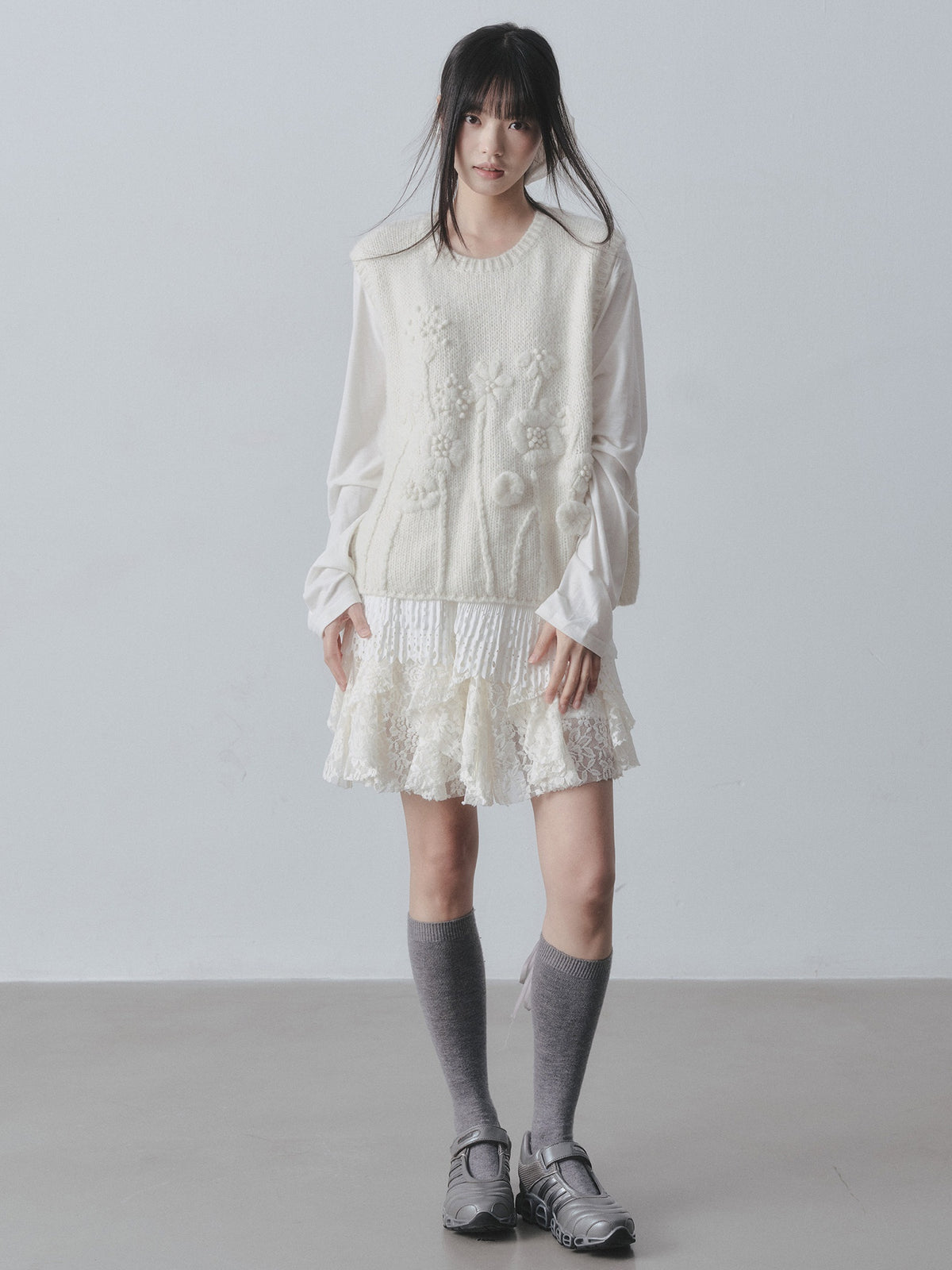 DDGIRL_studio_Soft_Warm_Breathable_Loose_Fit_3D_Floral_Sleeveless_Pullover_Sweaters_MISSTT