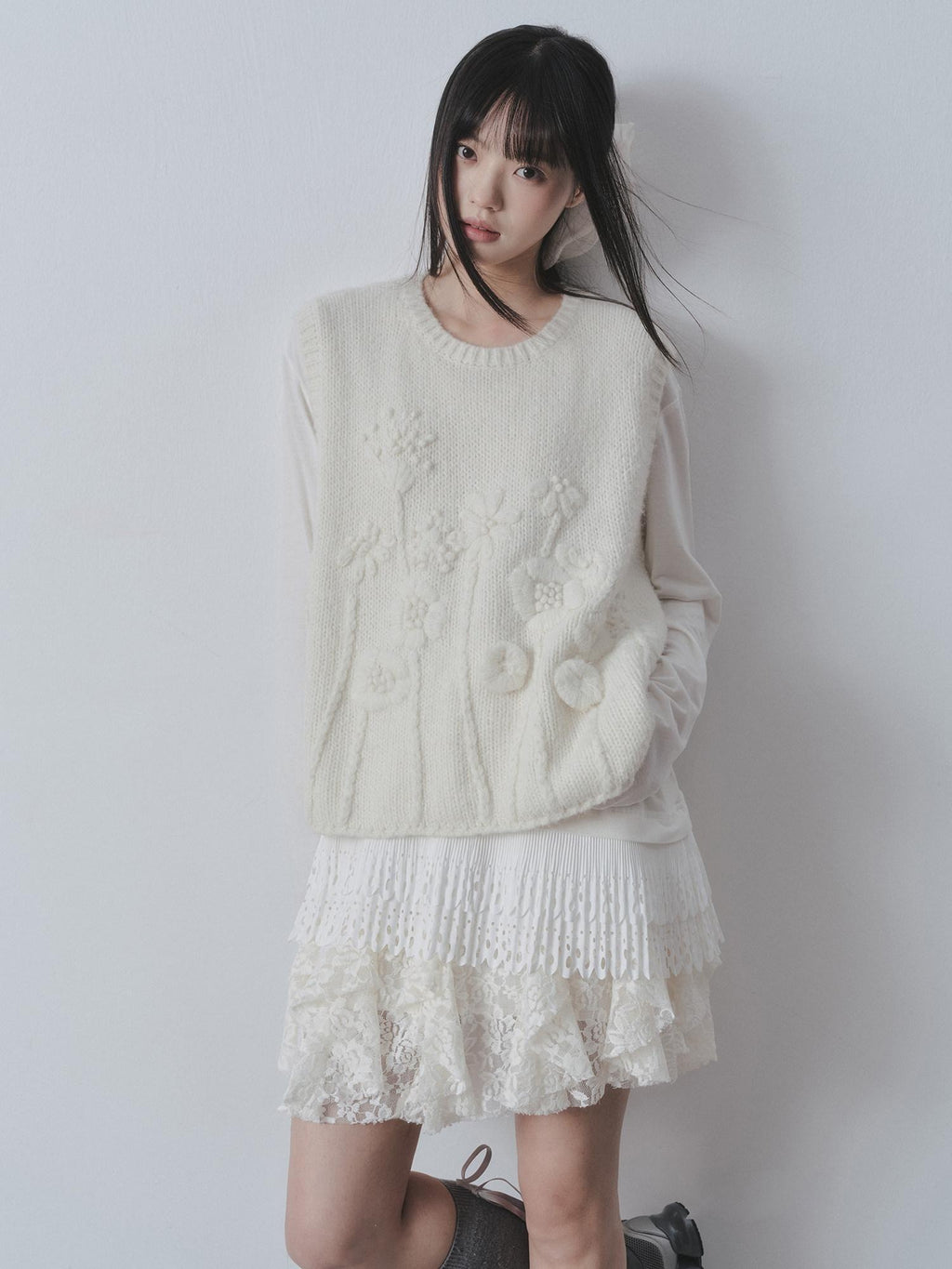 DDGIRL studio Soft Warm Breathable Loose Fit 3D Floral Sleeveless Pullover Sweaters