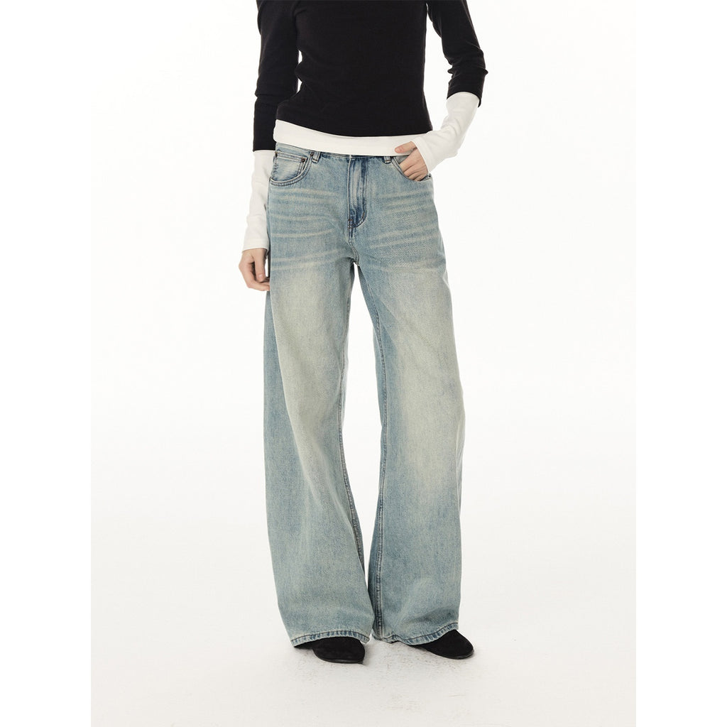 Country_Moment_Cotton_Blend_Slight_Stretch_Mid_Rise_Relaxed_Light_Wash_Straight_Leg_Jeans_MISSTT