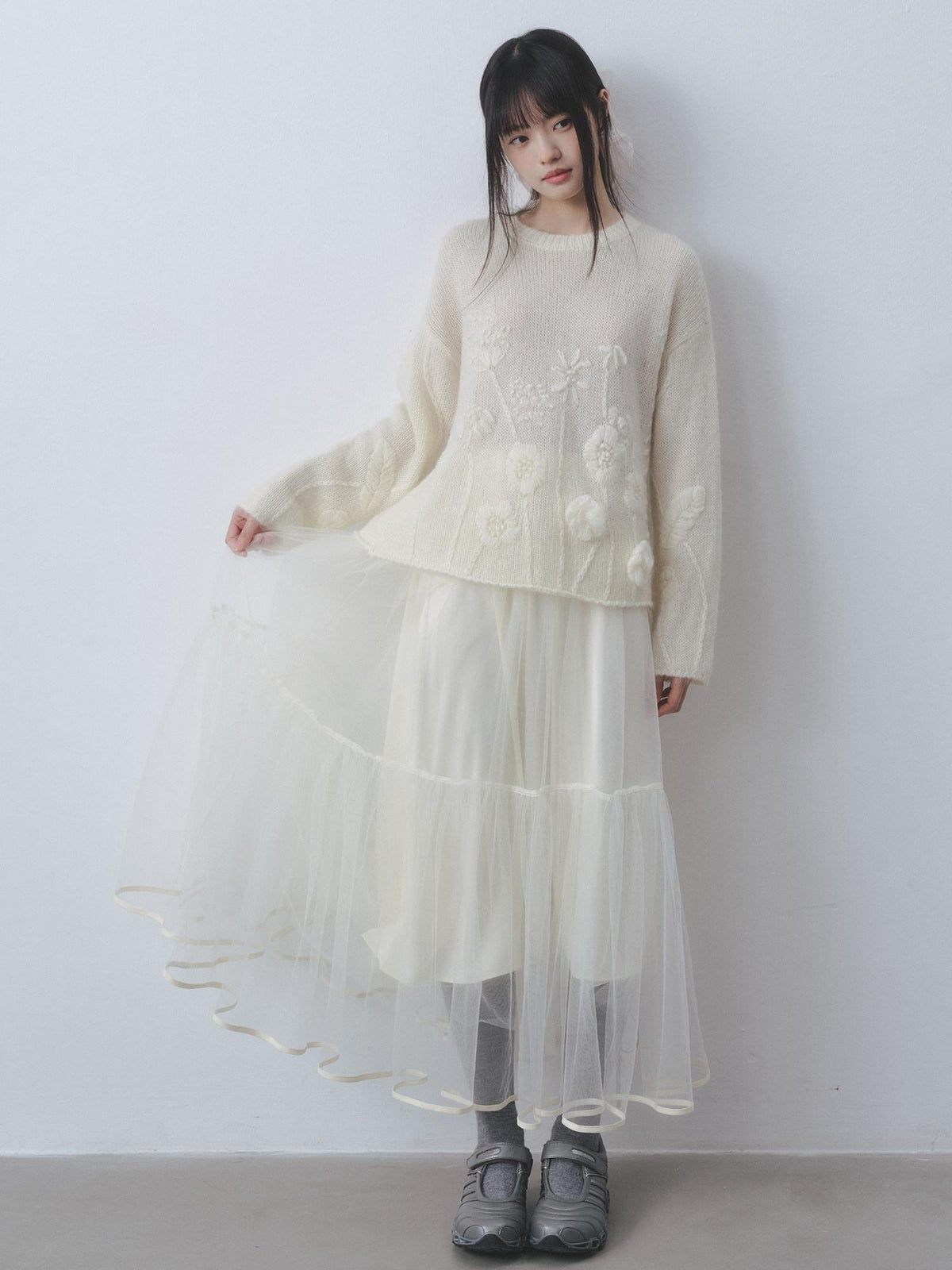 DDGIRL studio Ultra Soft Relaxed Embroidered Floral Crochet Round Neck Women Knit Sweaters