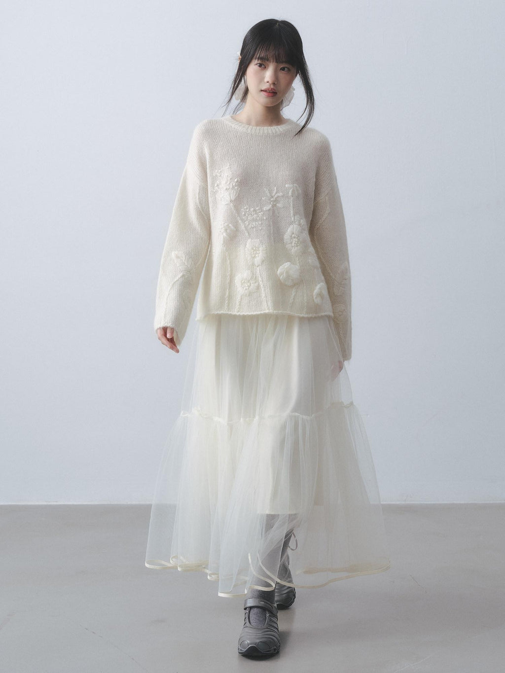DDGIRL studio Ultra Soft Relaxed Embroidered Floral Crochet Round Neck Women Knit Sweaters