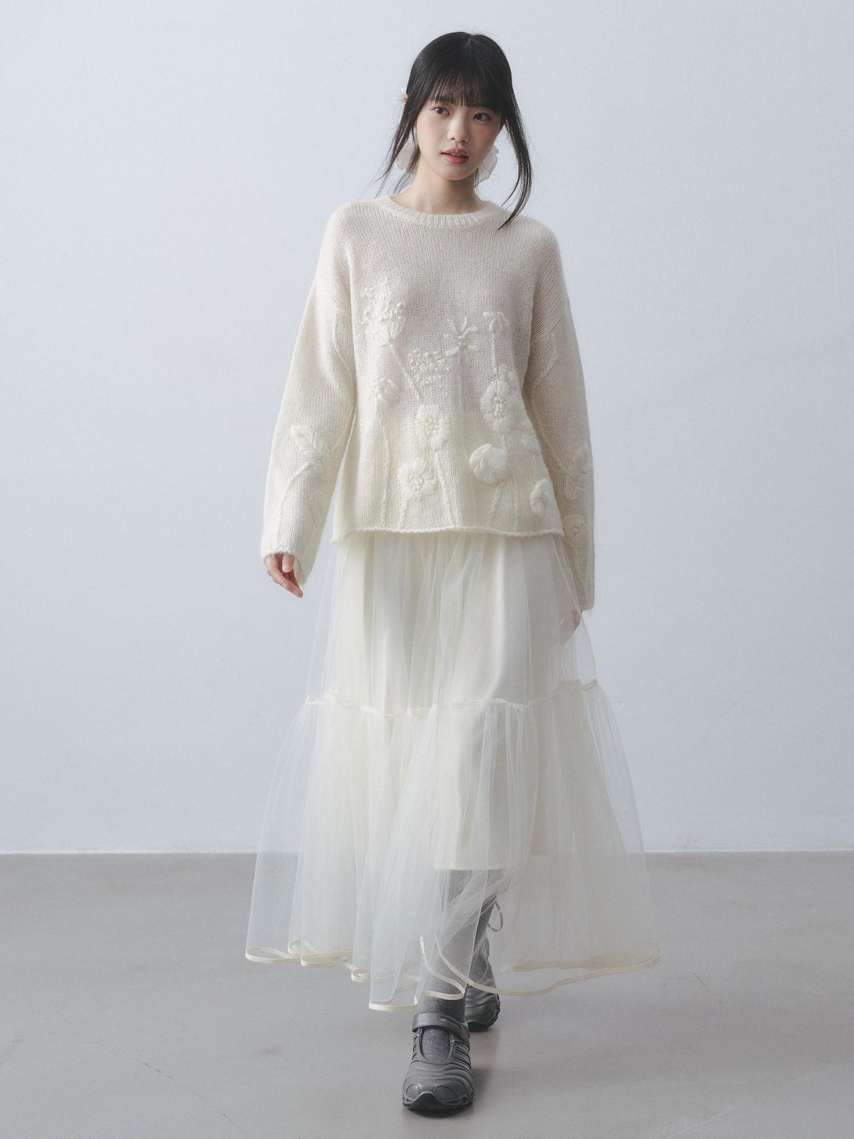 DDGIRL studio Ultra Soft Relaxed Embroidered Floral Crochet Round Neck Women Knit Sweaters
