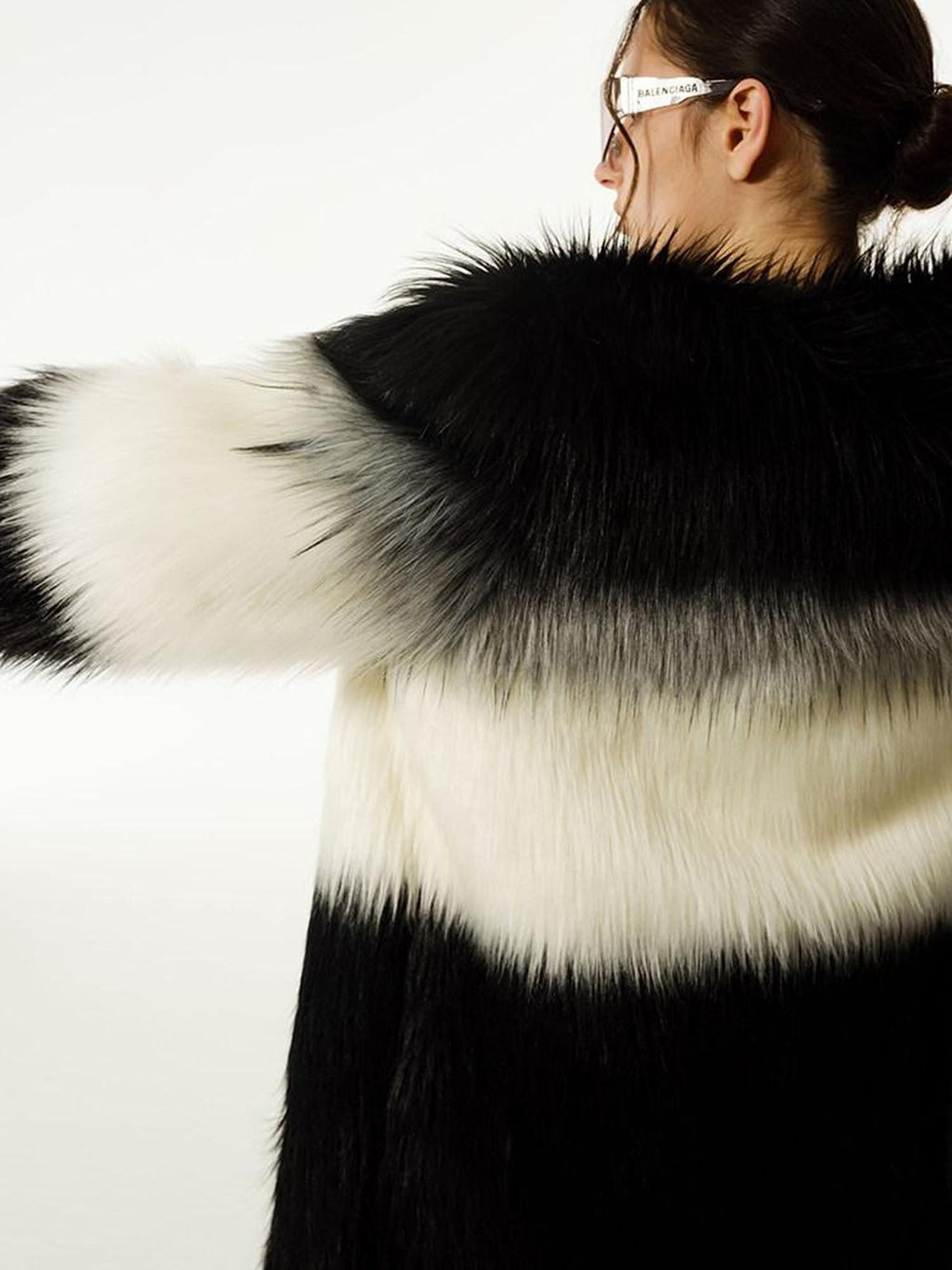 LoalaOffice Black White Gradient V Neck Zipper Pocket Mid Length Women Outerwear