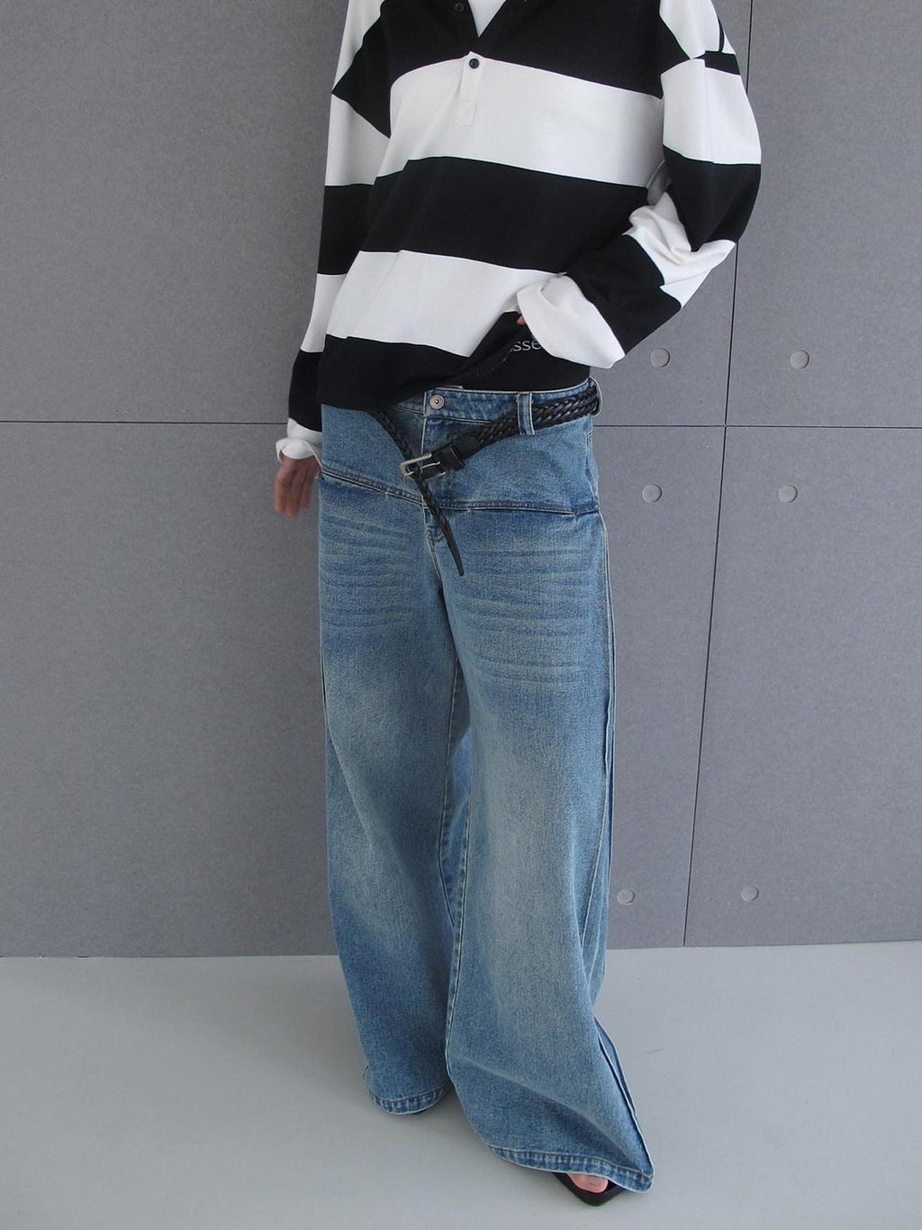 CasseSango Durable Cotton Mid Rise Pleated Loose Fit Washed Blue Wide Leg Jeans
