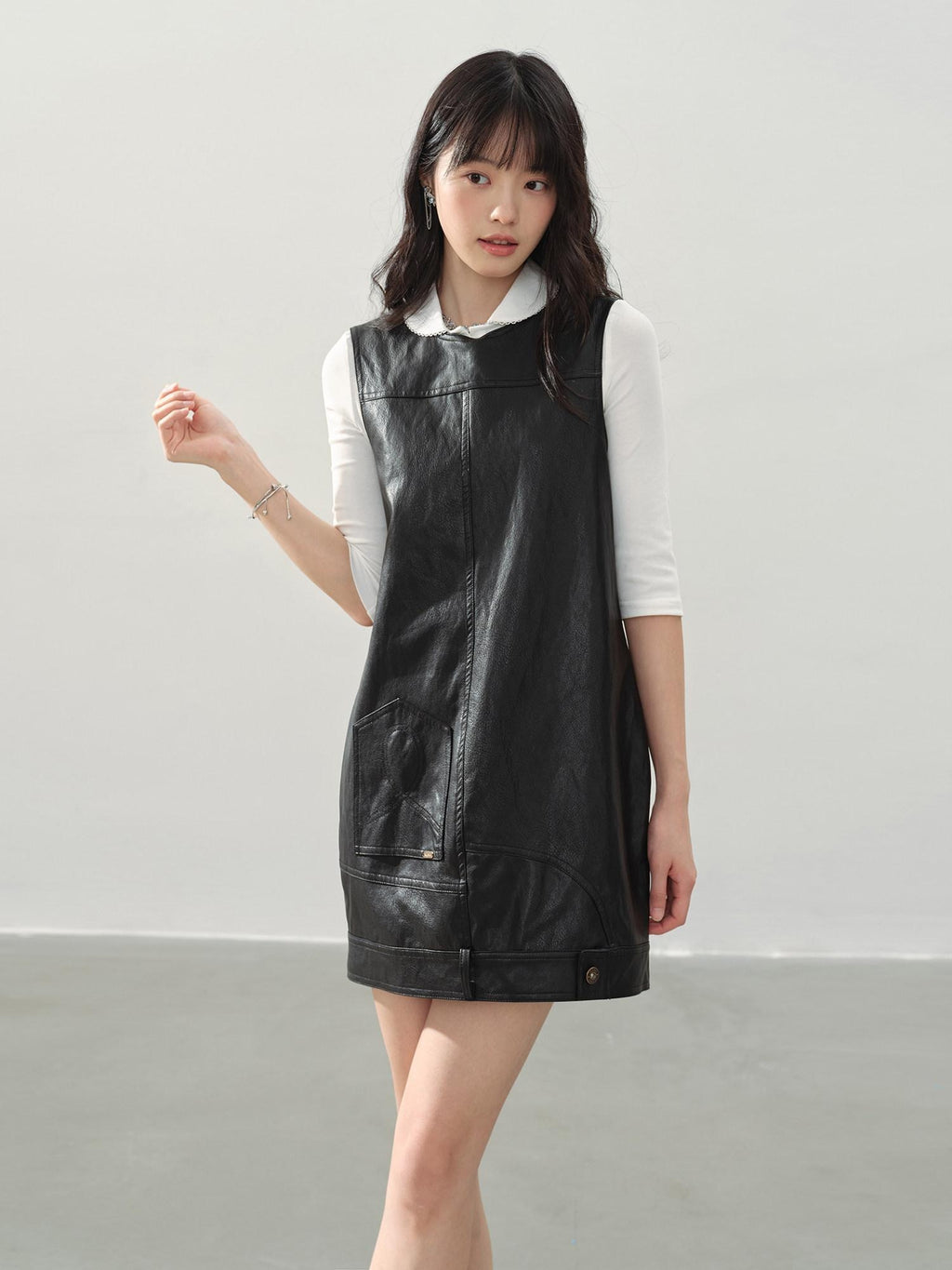 DDGIRL studio Soft Vintage Pu A Line Sleeveless Round Neck Loose Fit Black City Mini Dresses